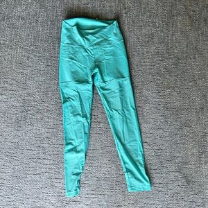 ECHT beautiful Tiffany blue scrunch butt leggings